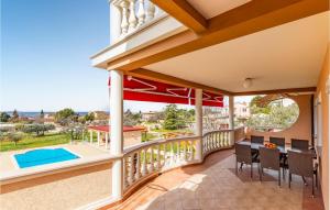 Amazing Apartment In Vodnjan With House Sea View 