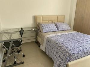 2BR Apto con excelente ubicación y balcón
