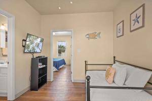 3 Br Padre Isl Retreat Min to Beach Dog Friendly