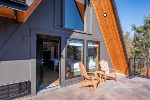 Cove Creek Lodge 220 Lakeside Double Queen Fireplace Room