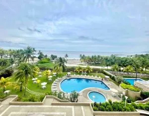 Apartamento con acceso directo a la playa, piscina y restaurant - Macuto