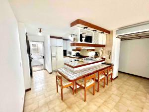 Apartamento con acceso directo a la playa, piscina y restaurant