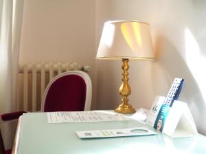 Hotels Logis Hotel Royal Saint-Mart : Grande Chambre Double ou Lits Jumeaux