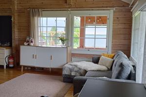 Hirsimökki harjulla