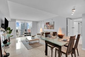 Brickell Bay Exclusive 2BR Condo Getaway with Sofa Bed