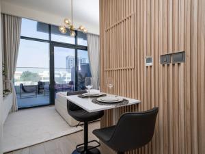 Elegant Studio in Azizi Riviera, Meydan