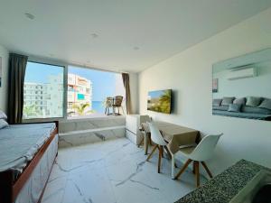 Los Cristianos Must-See Beachfront Apartment, Stunning Views in Tenerife