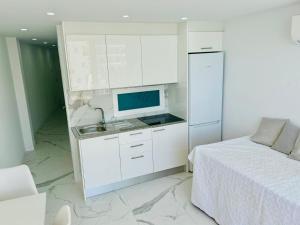 Los Cristianos Must-See Beachfront Apartment, Stunning Views in Tenerife