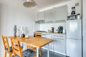 Full Apartment BEST Location in Center