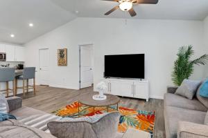 New With Heated SaltWater Pool! Great for 2 Families