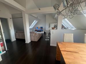 Neu Studio 13 nahe Bhf Siegburg, Netflix