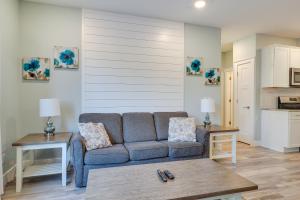 Front Street Retreat! Cozy Traverse City Condo