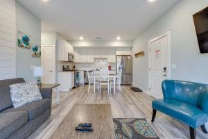 Front Street Retreat! Cozy Traverse City Condo