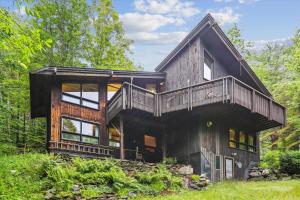 Perfect secluded 3 bedroom cozy getaway home Hawk Landing