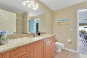 Sunshine Home Retreat Heated Pool on Canal