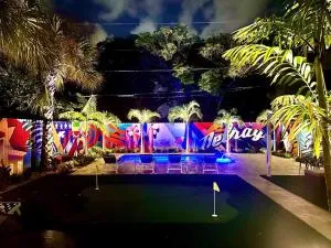 Exclusive Oasis, Exotic Pool & Miami Inspired Art - Delray Beach