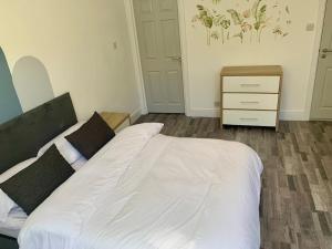 M4M Rooms- NG7 6PD Room 4