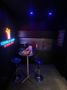Appartements Cinema & Jacuzzi : photos des chambres