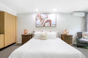 Elvis Romance At The Beach - LUXURY RESORT STAY