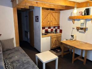 Résidence Grand Sud - Studio de 20 m² avec mezzanine-ALPE DHUEZ ECLOSE EST MAE-3481