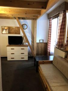 Résidence Grand Sud - Studio de 20 m² avec mezzanine-ALPE DHUEZ ECLOSE EST MAE-3481