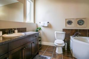Stylish and comfy 2BR condo near Hot Springs