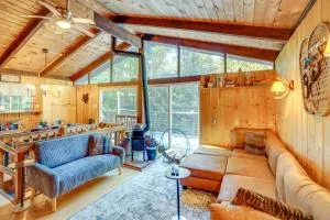 Rustic Cabin Near Ski Resorts in West Dover! - Newfane