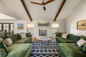 Relaxing Hill Country Home with Outdoor Fire Pit - Kreutzberg