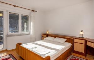 2 Bedroom Gorgeous Apartment In Knezica