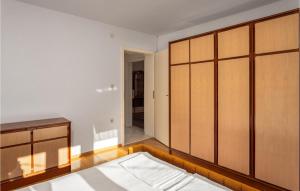 2 Bedroom Gorgeous Apartment In Knezica