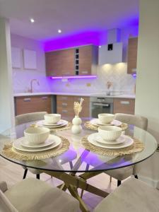 Luxury 2 bedroom Leeds City Apartment with Free parking & Jacuzzi bath