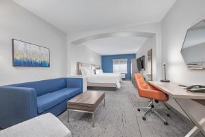 Queen Suite with Two Queen Beds room in Holiday Inn Express Hotel & Suites Dallas West an IHG Hotel
