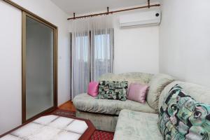 Apartments with parking space Banjol, Rab - 16082