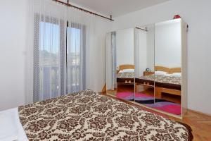 Apartments with parking space Banjol, Rab - 16082