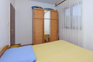 Apartments with parking space Banjol, Rab - 16082