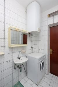 Apartments with parking space Banjol, Rab - 16082