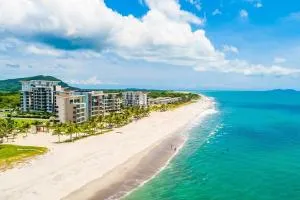 White Sands, Aquamarine waters and High Surfs - Otoque Oriente