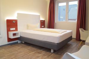 Single Room with Bathroom room in Hotel Arts
