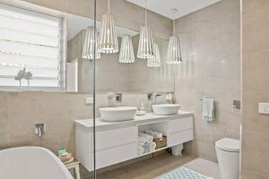 Coastal Beachfront Retreat Pre-Easter Special Take a break and enjoy your own Endless Summer