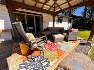 Charming 3 Bed 2 and a half Bath Family Oasis - Pool BBQ Fire Pit