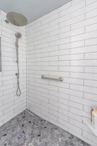 Charming 3 Bed 2 and a half Bath Family Oasis - Pool BBQ Fire Pit