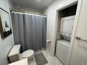 Brown House, Lake, Boat Dock, King Bed, Grill