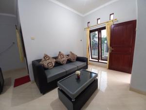 Homestay Syariah Dekat Monjali dan Jogja City Mall by Simply Homy