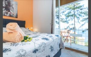 Apartment Punta with garage, balcony, garden and sea view 