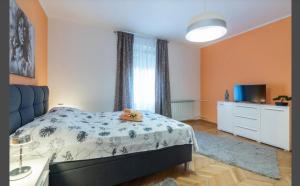 Apartment Punta with garage, balcony, garden and sea view