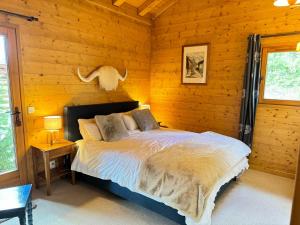 Chalet familial avec jacuzzi et cheminée près des pistes - FR-1-623-363