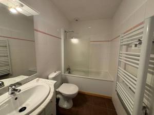 Appartements Appartement 2 pieces calme avec parking aux Angles - FR-1-593-119 : photos des chambres
