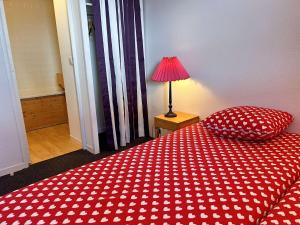 Appartements Appartement ski avec piscine, sauna et WiFi - FR-1-330-585 : photos des chambres