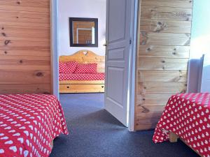 Appartements Appartement ski avec piscine, sauna et WiFi - FR-1-330-585 : photos des chambres