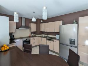 T3 76m² avec terrasse, balcon, à 100m de la plage dEyrac, parking et WIFI - FR-1-420-154